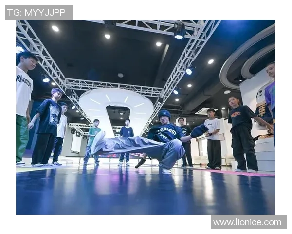 滑板精英赛精彩回顾成都街舞队意识表现引人注目